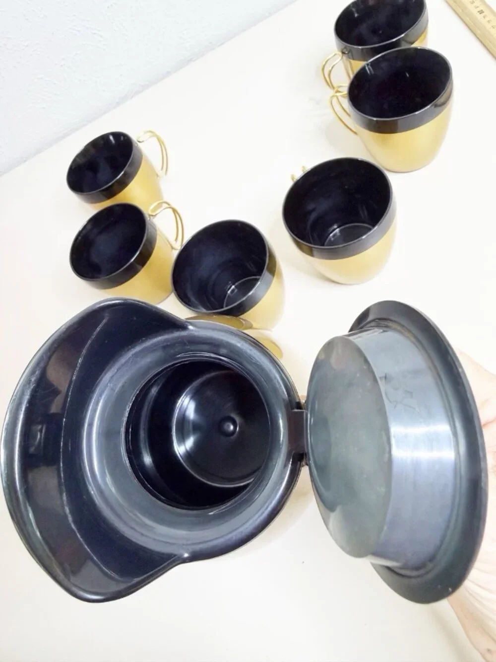 VTG West Bend Thermo-Serv Gold Black Coffee Carafe Set 6 Mugs MCM EUC